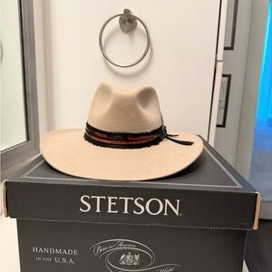 Stetson Men's Felt Hat in Beige with Brown Leather Band